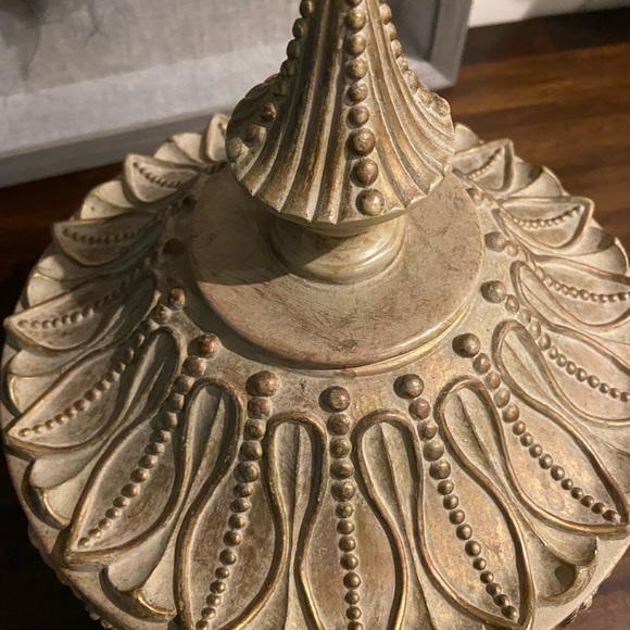 Centre piece - Picture 2 of 3